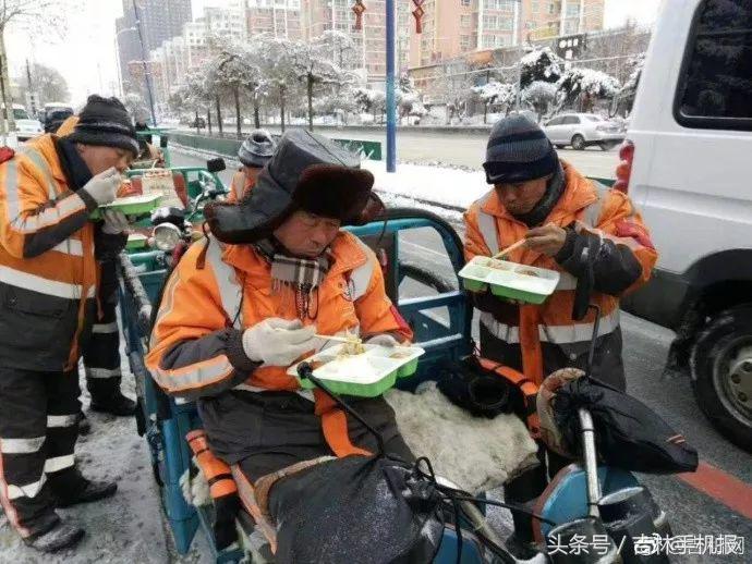 速读:银行窗口等候长问题要解决;92汽油涨0.15元/升;九寨沟重开放