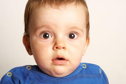 为什么宝宝发低烧反反复复,宝宝发低烧不怎么出汗怎么回事