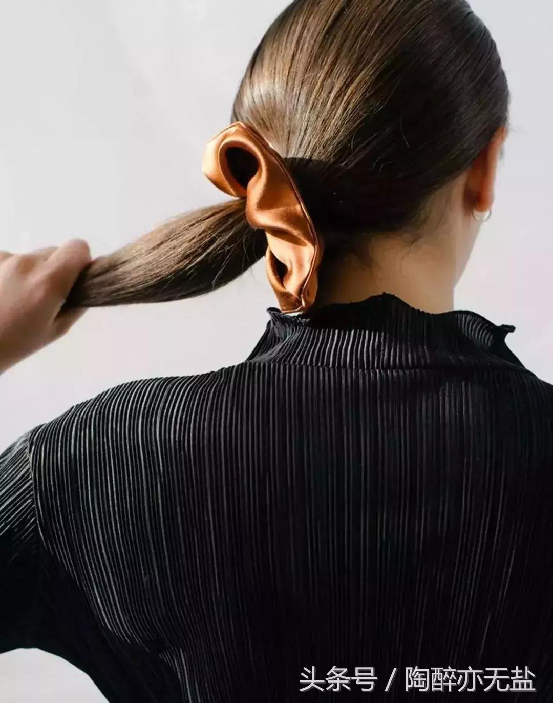 适合减龄少女心的发饰,80年代最流行的女士发饰