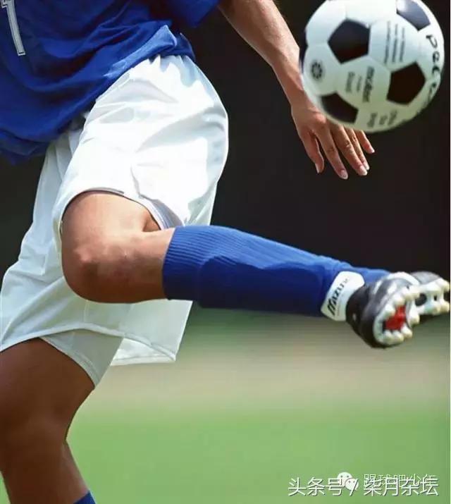 足球颠球教学考试技巧,足球颠球课堂教学