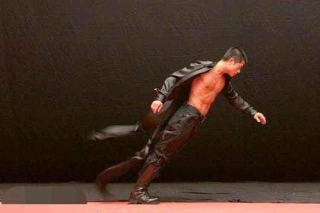 杰克逊前倾45度视频,前倾45度迈克尔杰克逊