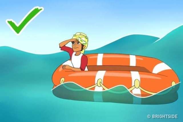 三男三女被困大海他们如何自救,在大海里面摔进海水里面怎么自救