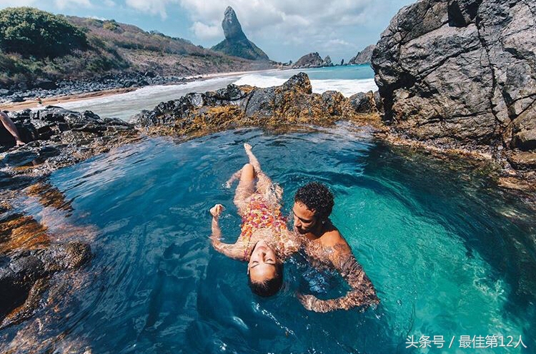 内马尔搂美女,内马尔搂着女友