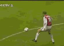 足球十大过人经典动作,足球最简单的过人动作小孩子