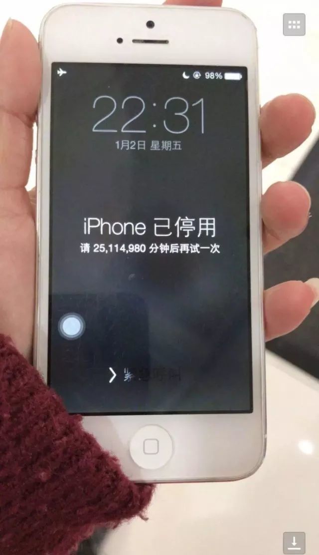 2岁娃输错密码苹果手机停用47年,iphone知道密码但被孩子输错太多次