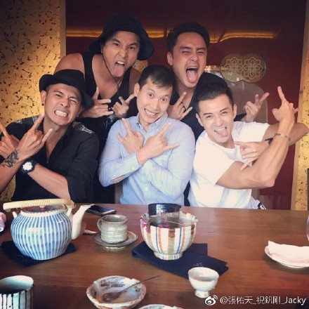 黑糖玛奇朵棒棒堂打篮球片段,棒棒堂组合和黑糖玛奇朵谈恋爱