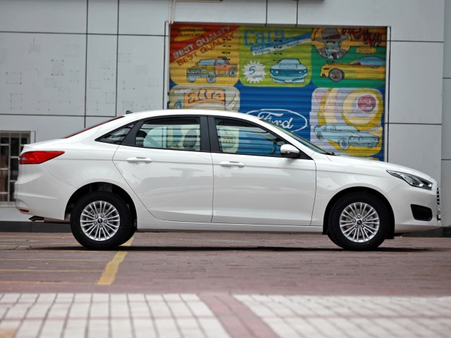 长安锐程cc和福特福睿斯哪个好,长安福特5万到8万元福睿斯新款