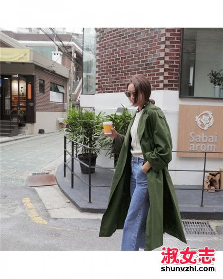 春天军绿色风衣如何穿出高级感,春风衣军绿色配什么裤子好看