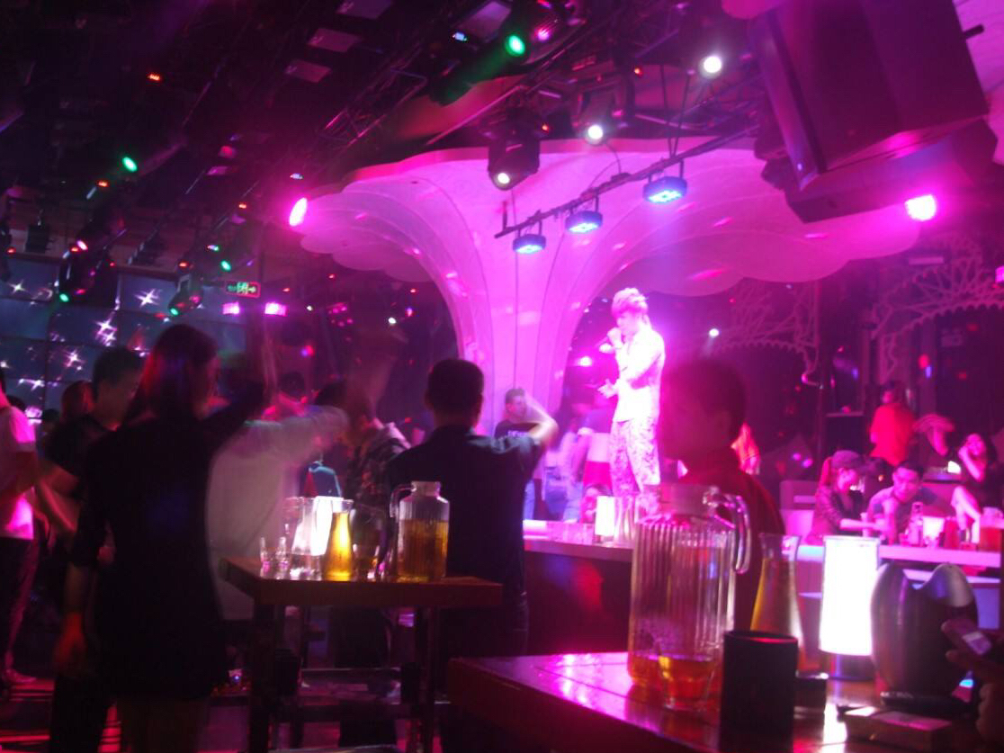 女朋友喜欢去夜店玩怎么办,女友喜欢去夜店怎么办