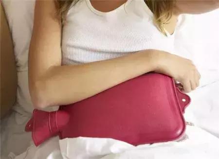 来大姨妈前都会有哪些症状,大姨妈会因为经常生气而不来吗