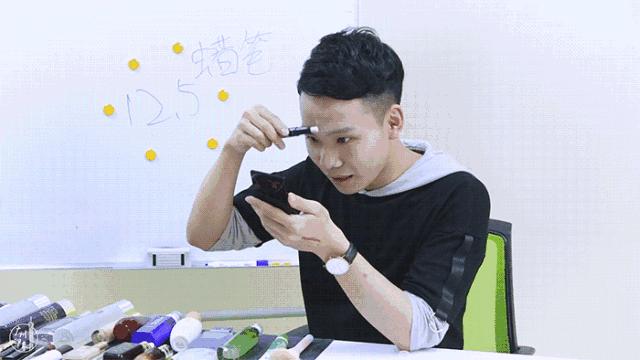 我们让4个直男猜化妆品，女生们哭晕在厕所！哈哈哈哈...