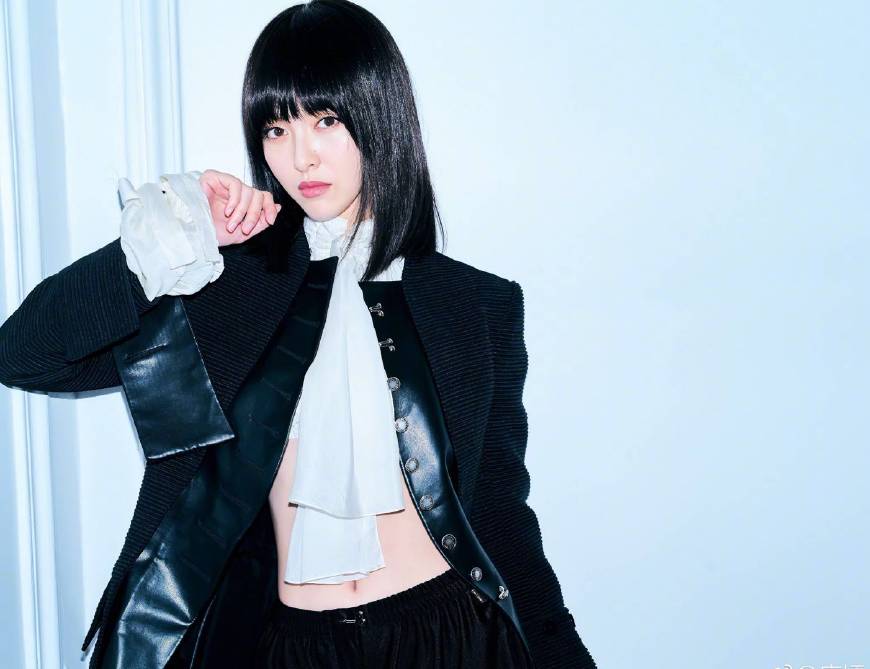 唐嫣小蛮腰的样子,唐嫣机场秀小蛮腰