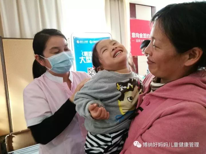 纯母乳喂养宝宝眼下发青,宝宝唇周发青