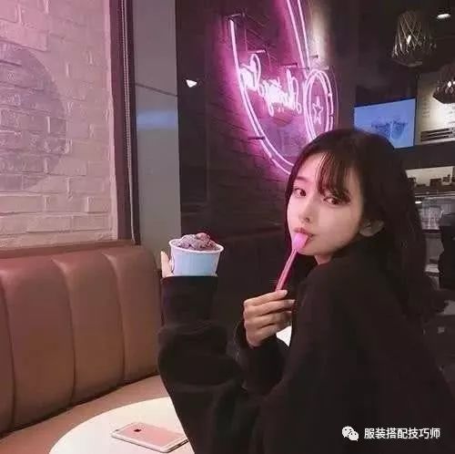 宽松服装拍照怎么摆姿势更自然,女生衣服穿搭拍照怎么摆pose