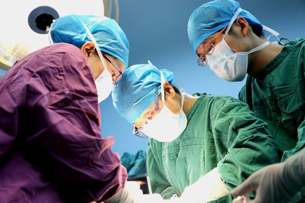 剖宫产最多剖几胎限制在多少岁,女人剖宫产究竟最多能生几胎