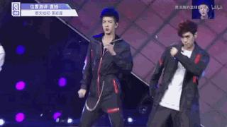 张艺兴朱正廷练舞,朱正廷张艺兴偶练互动