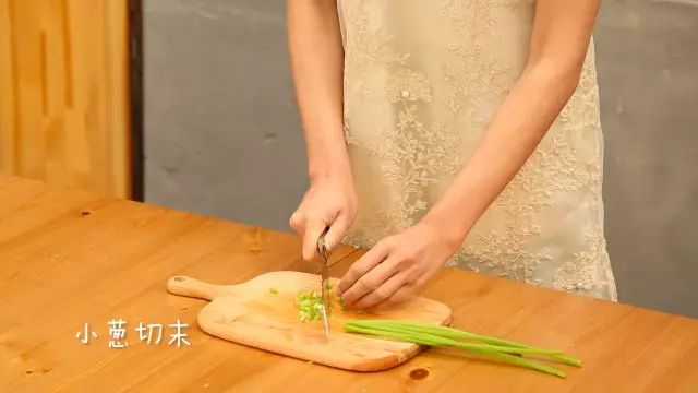 秋葵鸡蛋宝宝早餐,秋葵鸡蛋卷的做法宝宝