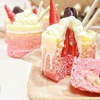 小白兔粉红色草莓蛋糕,粉红色草莓蛋糕