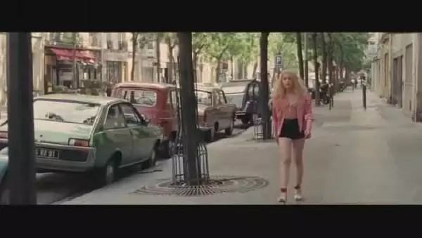 她11岁登上杂志封面，12岁拍摄色情电影，却跟母亲打了20年官司