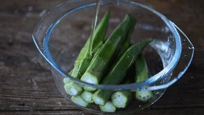 秋葵鸡蛋宝宝早餐,秋葵鸡蛋卷的做法宝宝