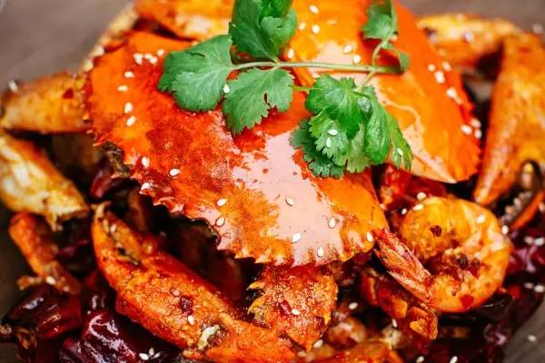 东莞欧冠决赛看球,欧冠决赛看台举杯