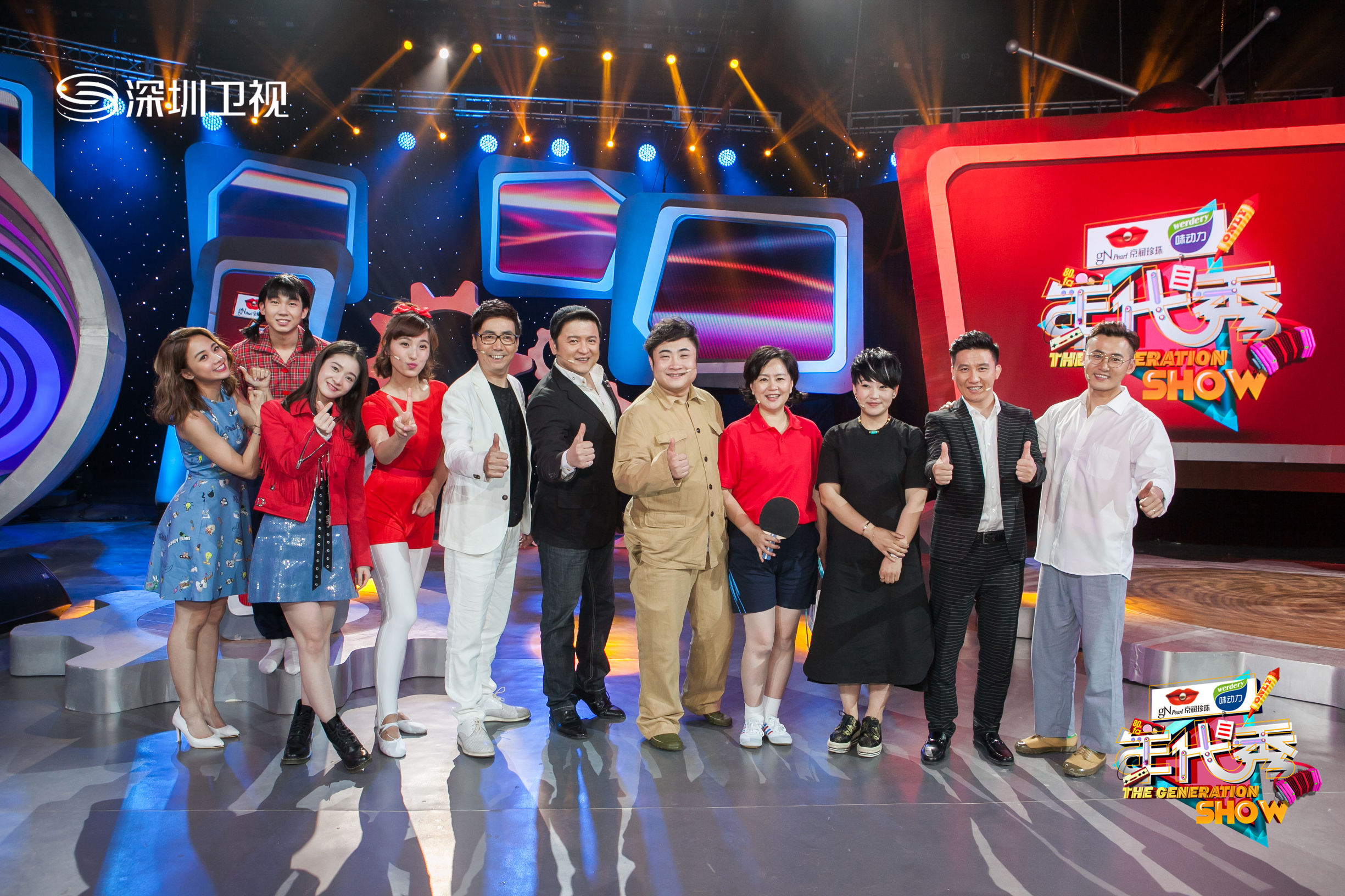 《年代秀》酷炫科技“回到未来”网红机器僧贤二呆萌亮相