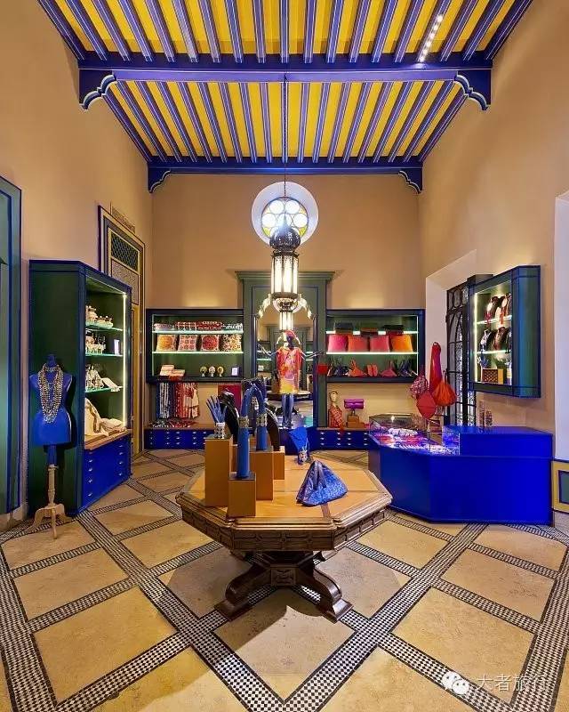 摩洛哥蓝是孔雀蓝吗,有一种蓝叫巴黎蓝