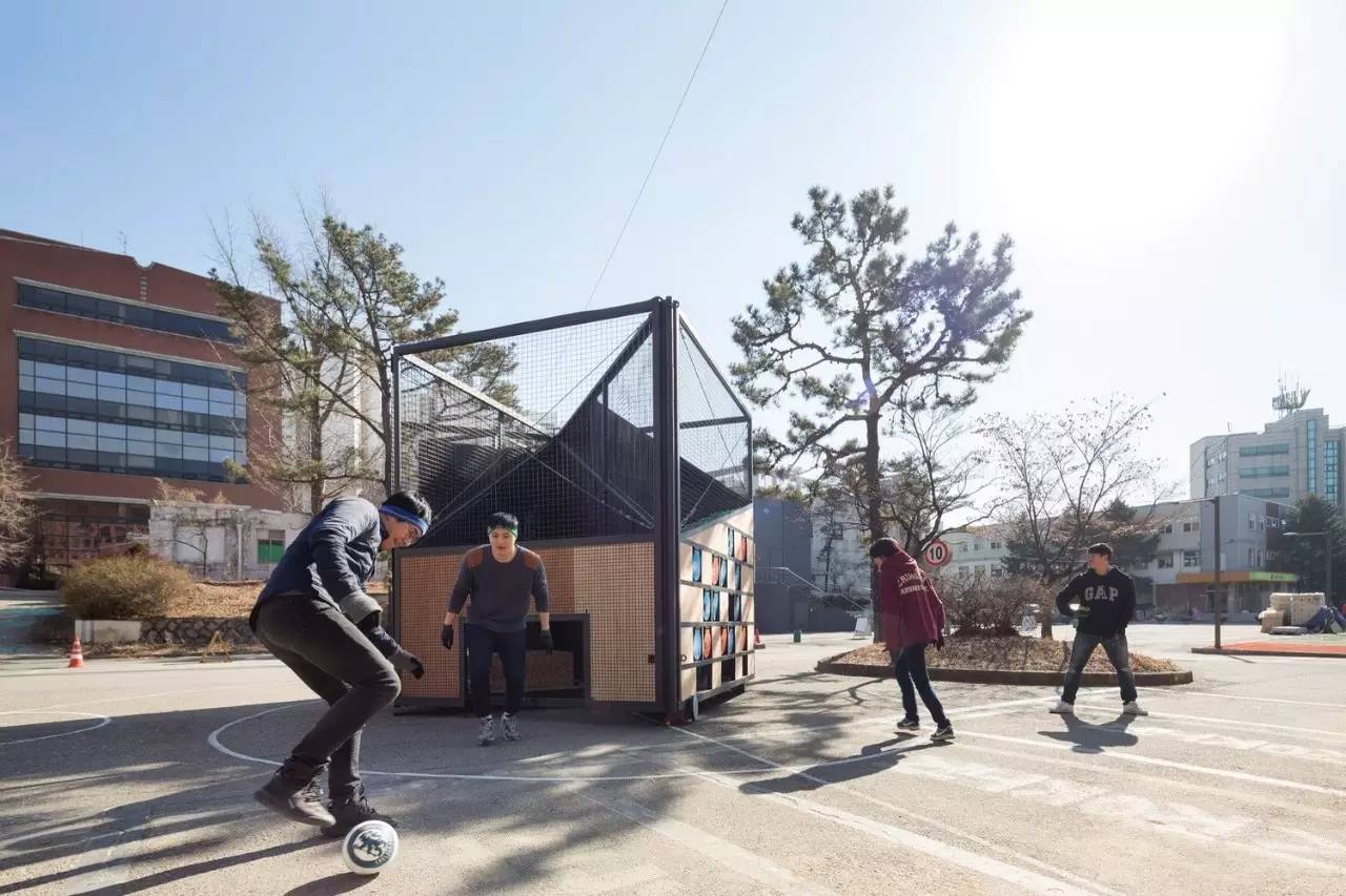 中国篮球场和网球场哪个实用,网球场标准尺寸和篮球场对比