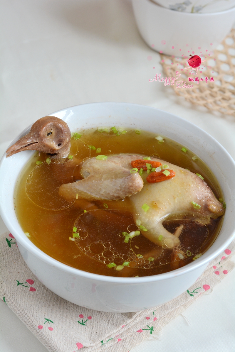 今天我狠狠心买了一只鸽子,终于知道为什么鸽子汤这么受欢迎了!