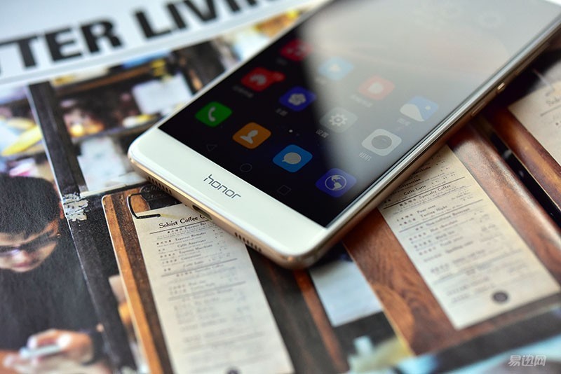 荣耀v8特色,荣耀v8是旗舰版吗