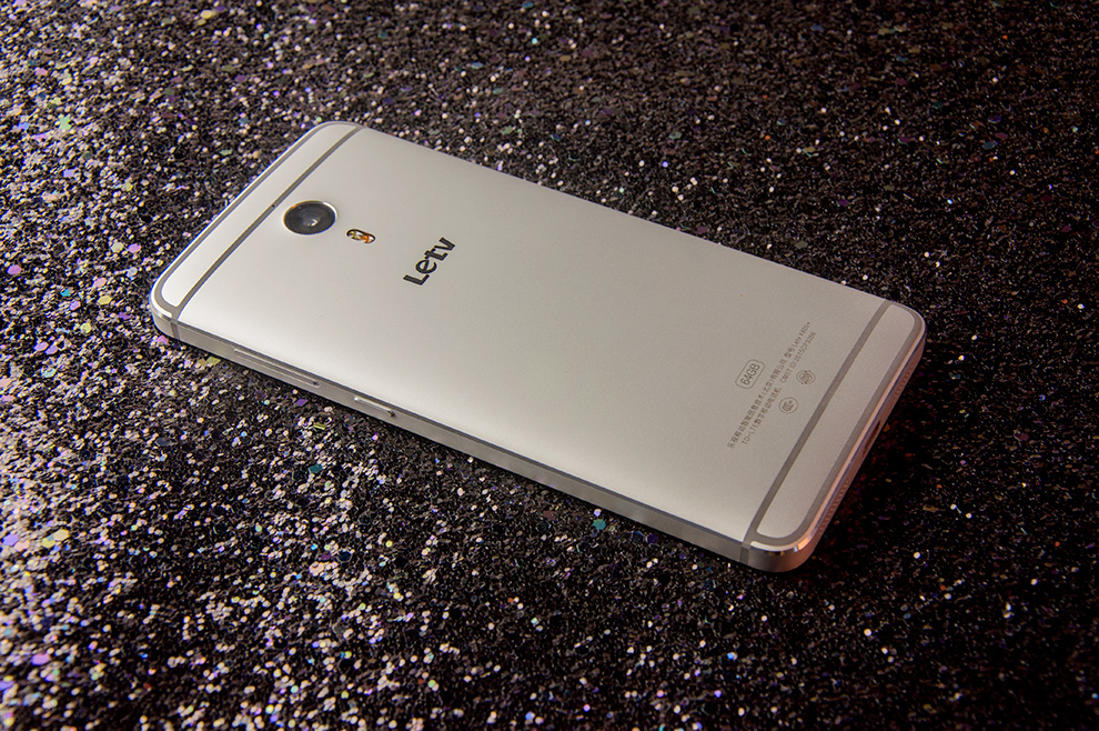 被拍死在沙滩上！4G+64G旗舰大跳水千元