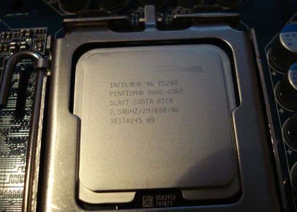 英特尔和amd的cpu哪个更好,amd和英特尔顶级cpu对比