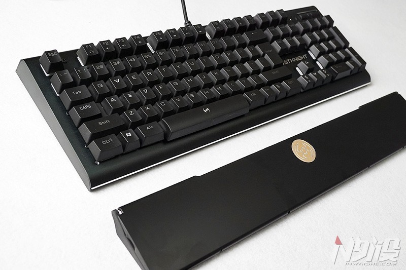 自带手托防尘罩的机械键盘,蝙蝠骑士机械键盘拆解