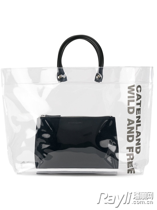 穿上透明PVC秒变“塑料姐妹花”从此阴天下雨都不怕