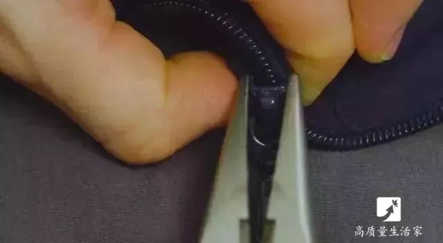鞋子褶皱处挤脚,新鞋太挤脚怎么办