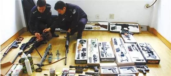 哭笑不得！购买仿真枪、玩具枪小心把自己买进监狱