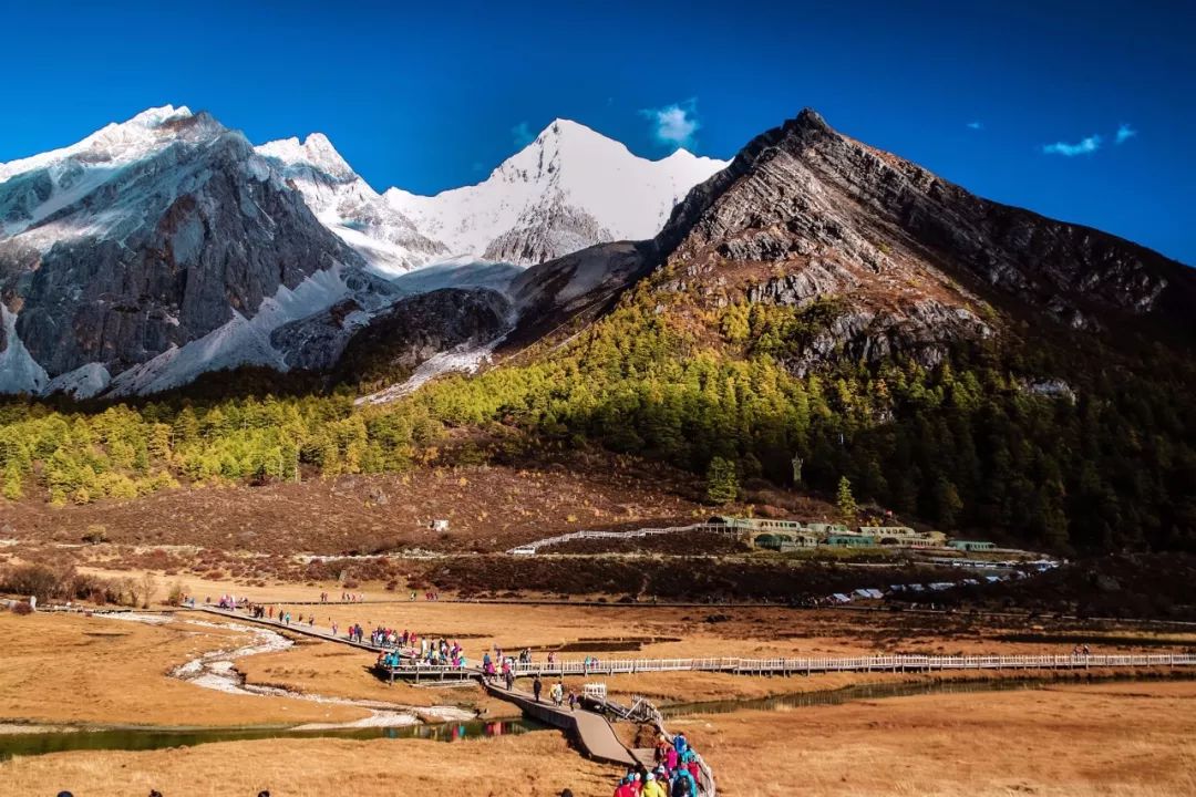 稻城亚丁攻略自由行大概多少钱,稻城亚丁怎么游玩