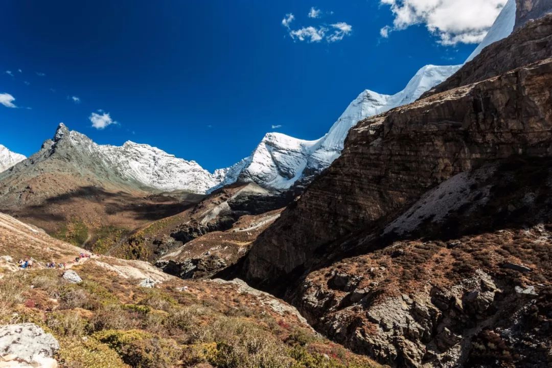 稻城亚丁攻略自由行大概多少钱,稻城亚丁怎么游玩