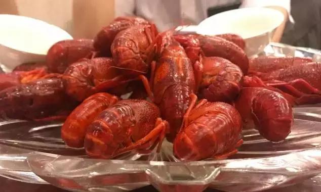 第一批吃小龙虾视频,第一个吃小龙虾的人