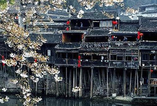 终于，沉睡已久的“巨人”黄冈醒来了