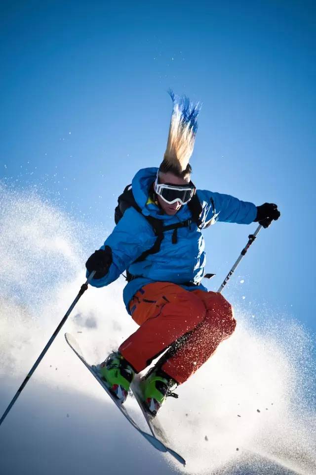 如何练边跑步边穿衣服,怎么样穿跑步服好看