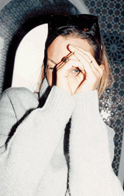 衣经｜小白鞋成泛滥单品？那是你还没找到正确的打开姿势