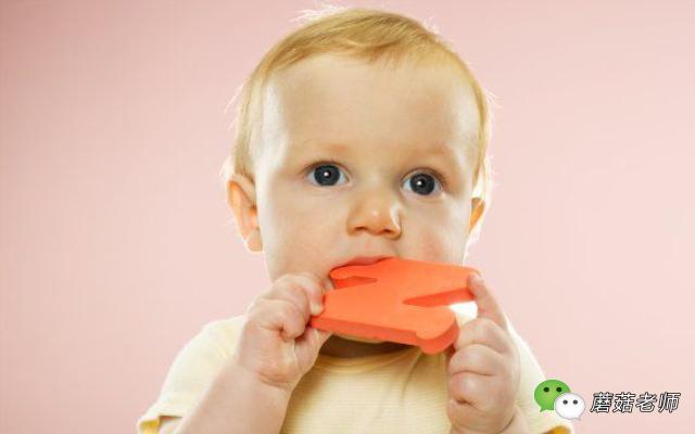 宝宝长乳牙吃奶会咬怎么办,宝宝长牙齿喂奶咬奶嘴怎么办