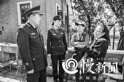 他回答：“全心全意付出了良心才过得去”