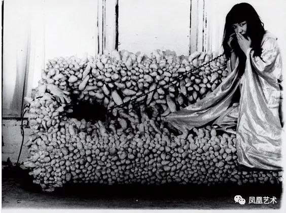 凤凰艺术｜陆蓉之：女神草间弥生，刚刚跨入89岁生日