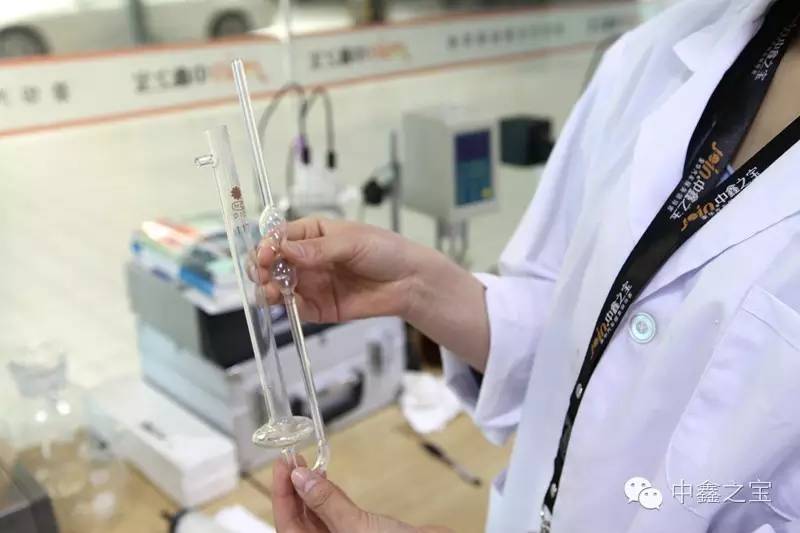 汽车机油多长时间换一次最好视频,汽车机油是看时间换还是看公里数