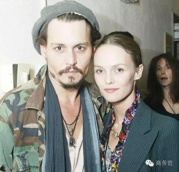 德普和艾梅柏离婚分了多少钱,德普首谈离婚完整视频