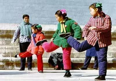 穿越|黑白电视、铁皮青蛙、无花果...看完你会哭哒！