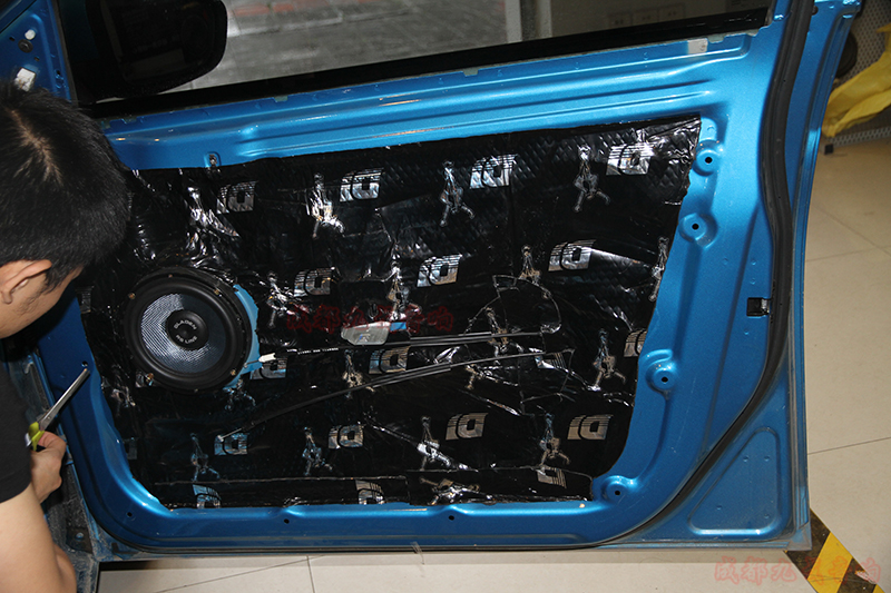 原阳雪佛兰赛欧3音响改装,雪佛兰赛欧音响升级哈曼