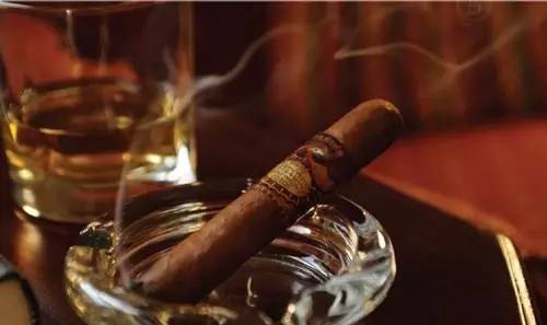 爱上雪茄是最明智的选择 (为什么会爱上雪茄)